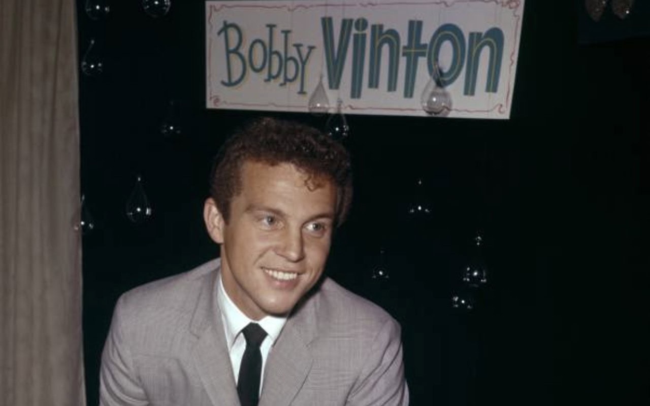 Bobby Vinton – Roses Are Red (My Love)